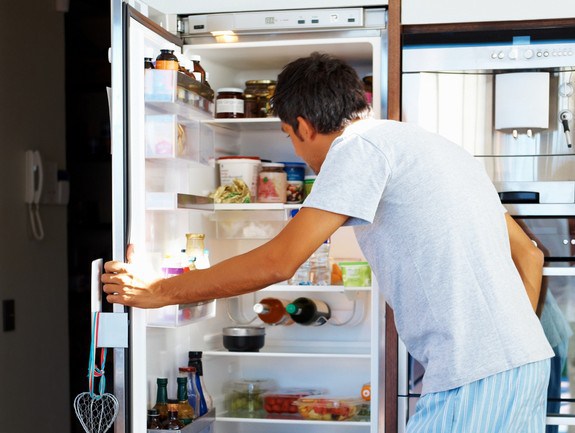 Aprire il frigorigero spesso o per molto tempo fa consumare più elettricità